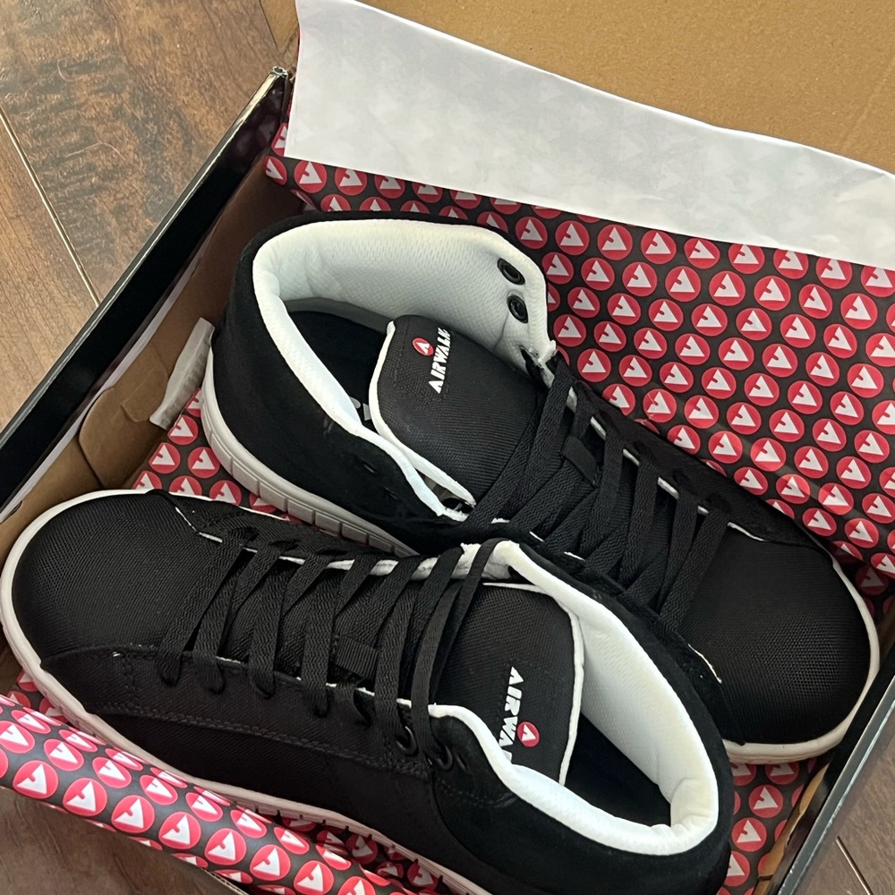 Airwalk composite toe shoes